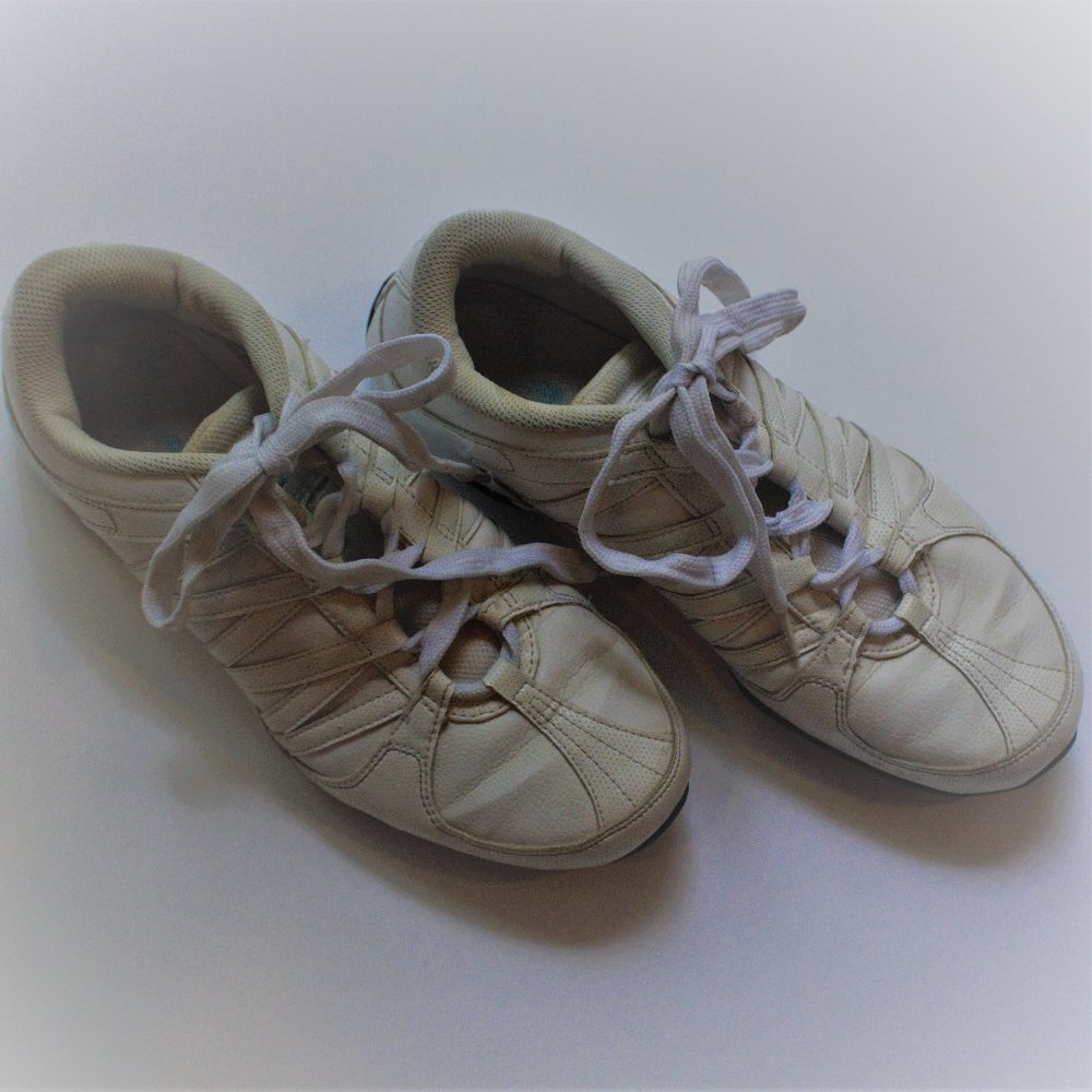 Women's Nike Musique IV Shoes Size 8.5 Cheer Dance